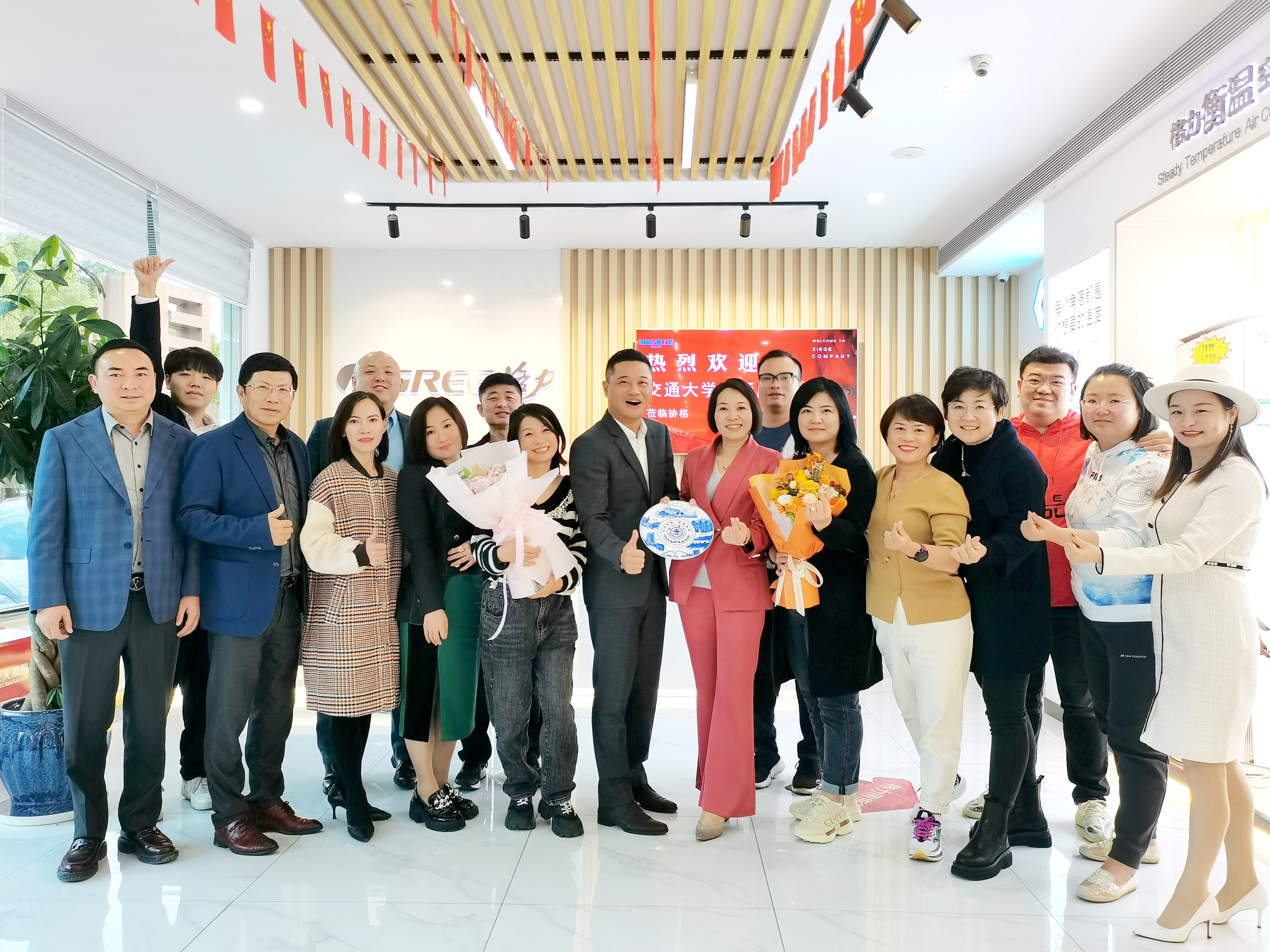 上海交大学员来我司参观交流