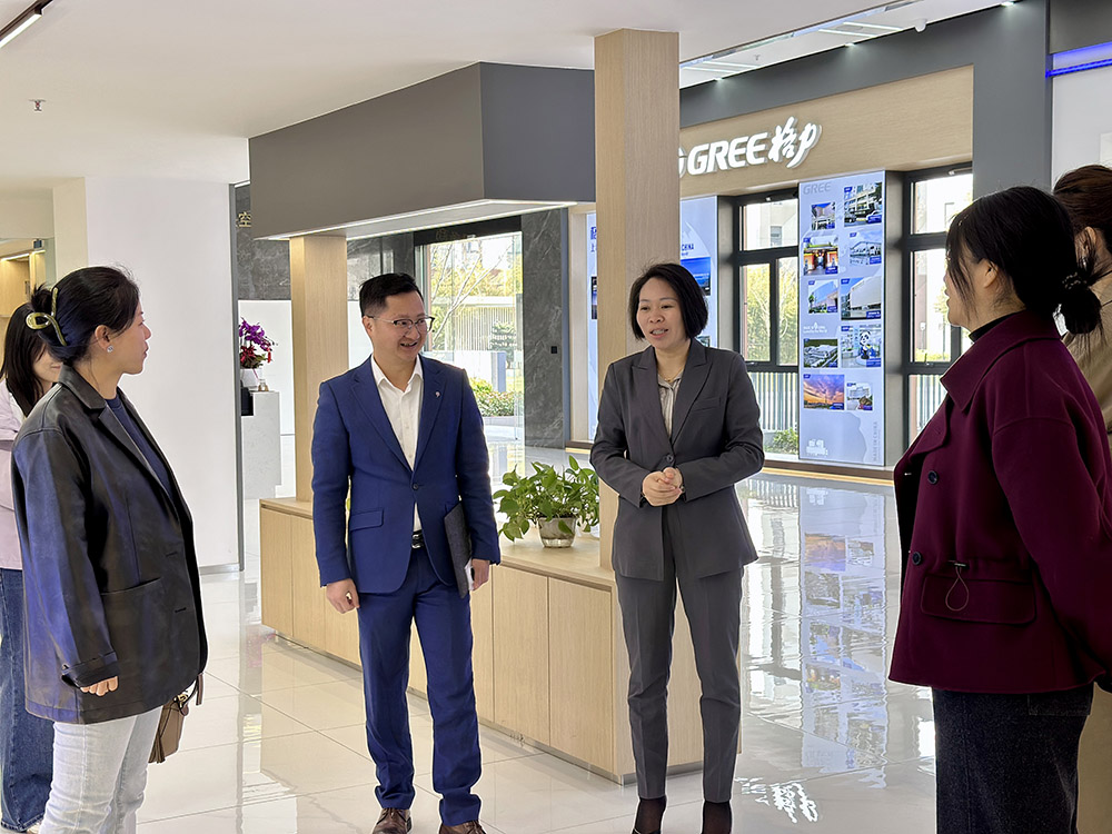 高新技术企业协会领导参访协格格力中央空调展厅